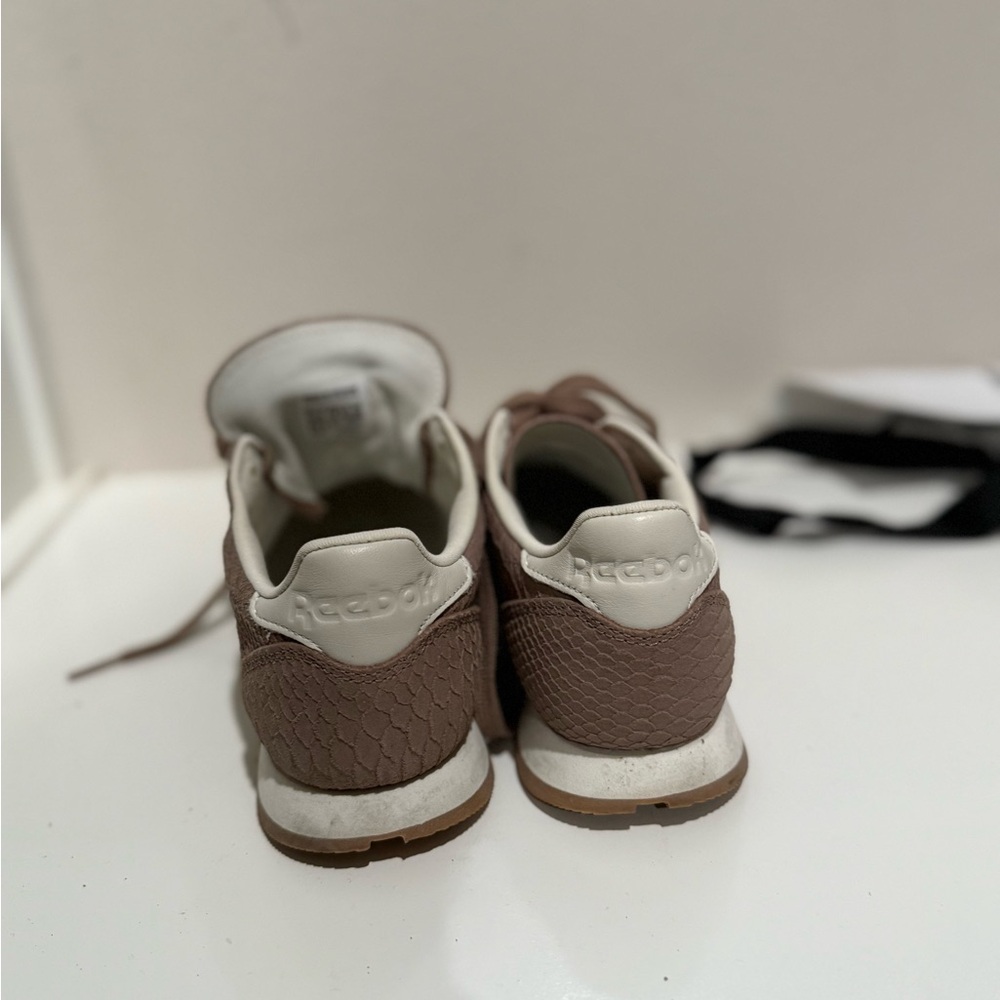 Reebok Classic - Picture 3 of 5